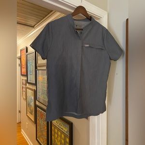 Figs size medium button down